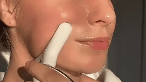 Facial lifting device